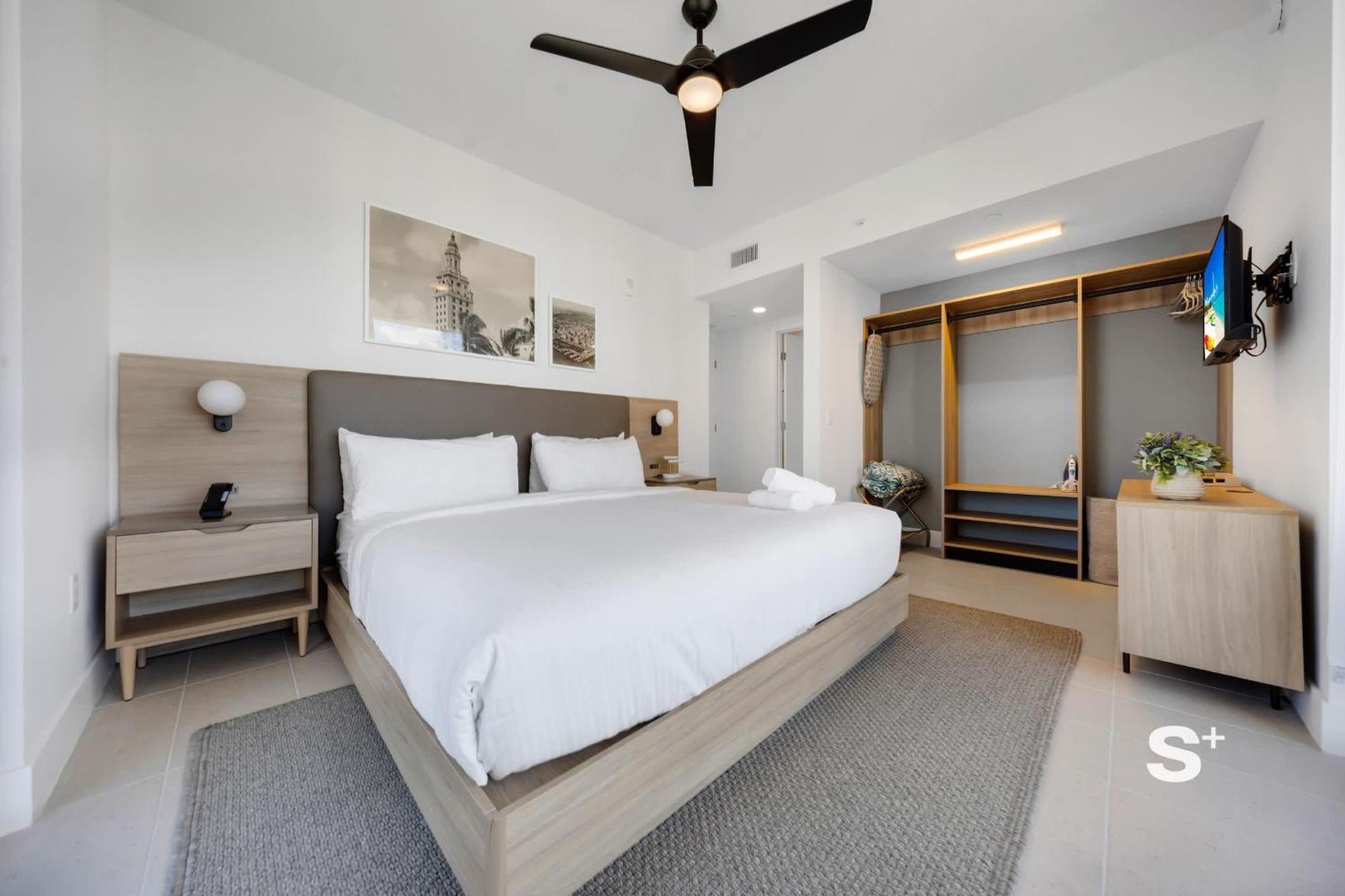 Apartment 2-br Downtown Escape With Views *