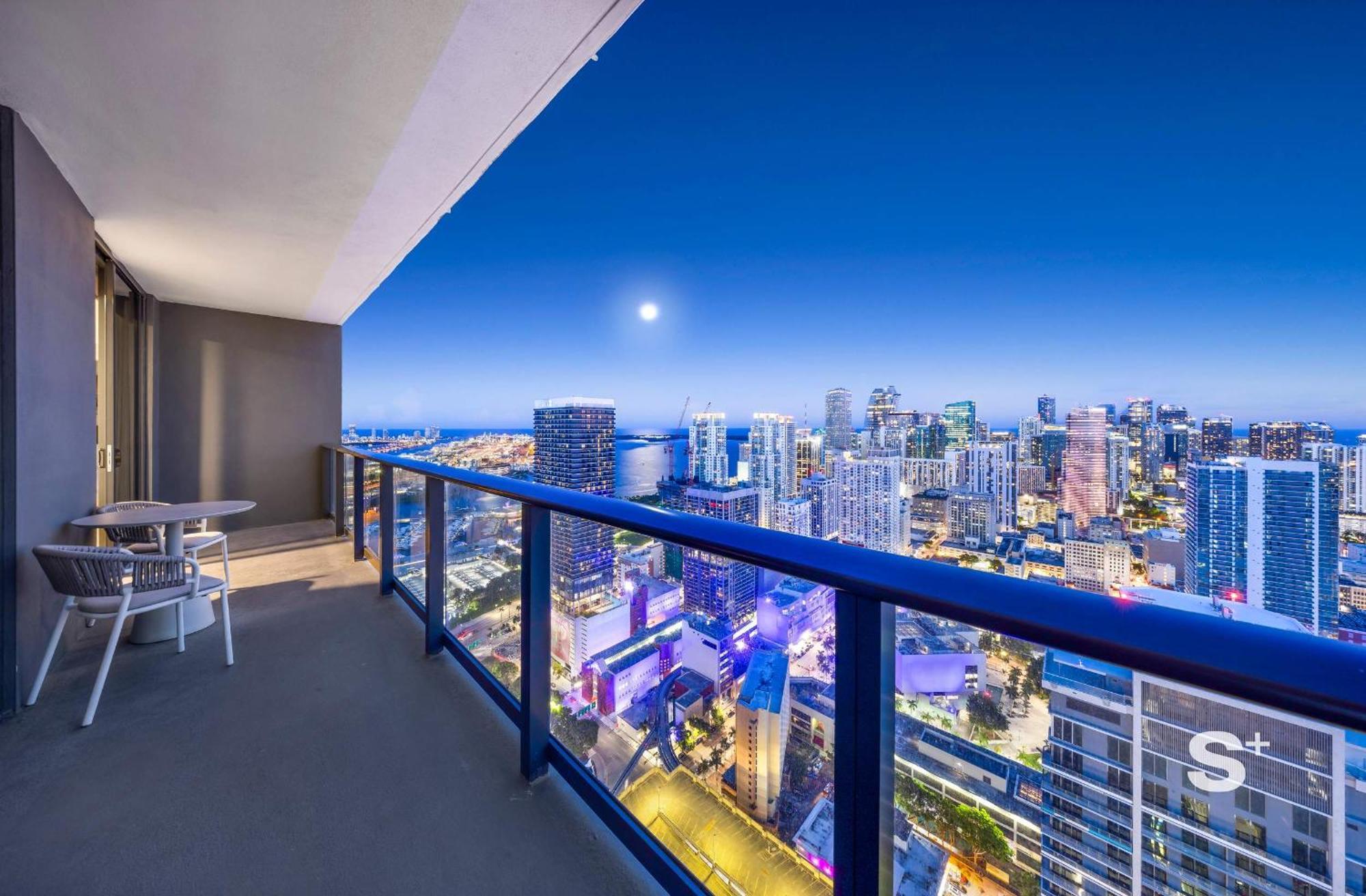 2-br Downtown Escape With Views * Miami